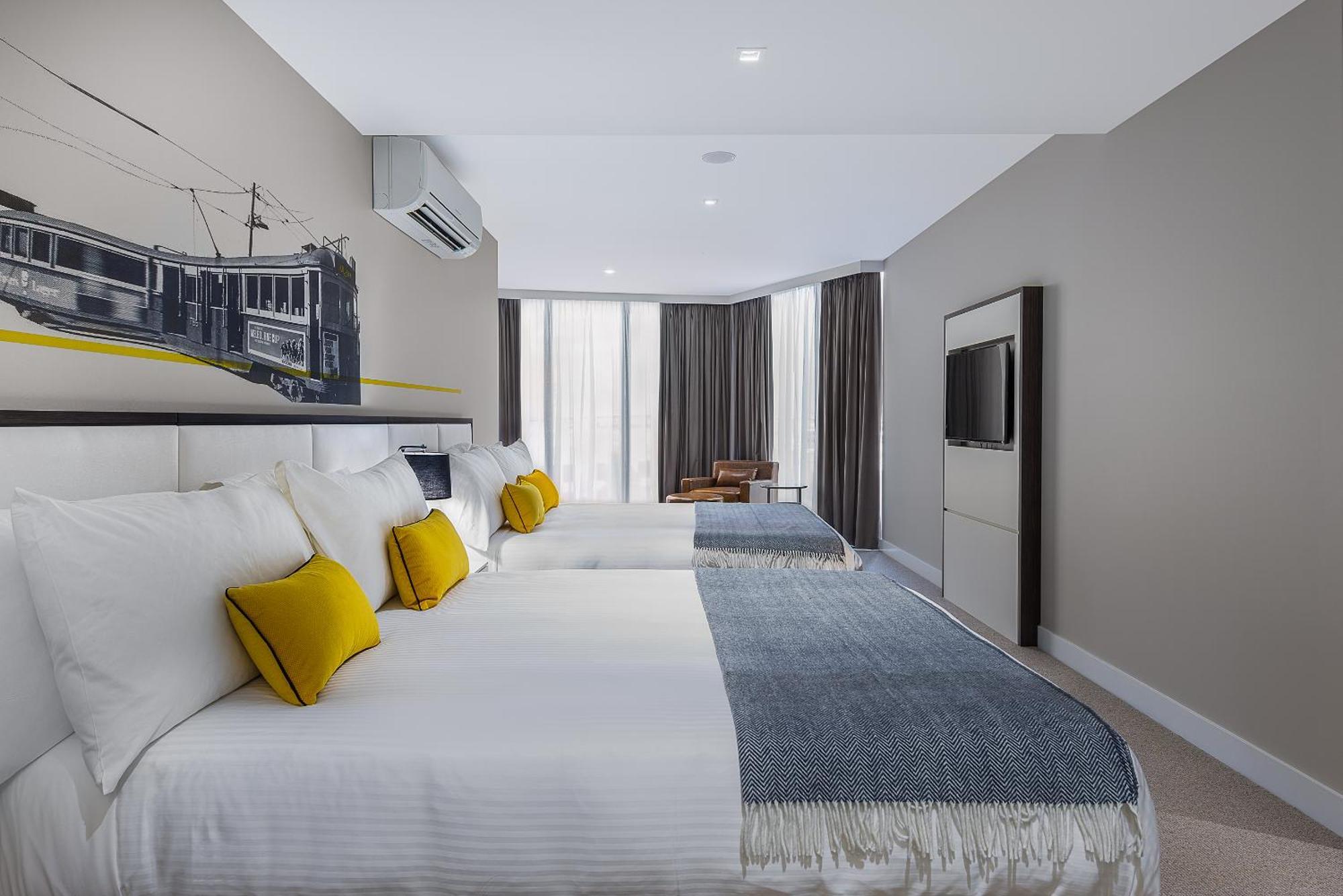 فندق Peppers Docklands ملبورن المظهر الخارجي الصورة A typical room at the hotel