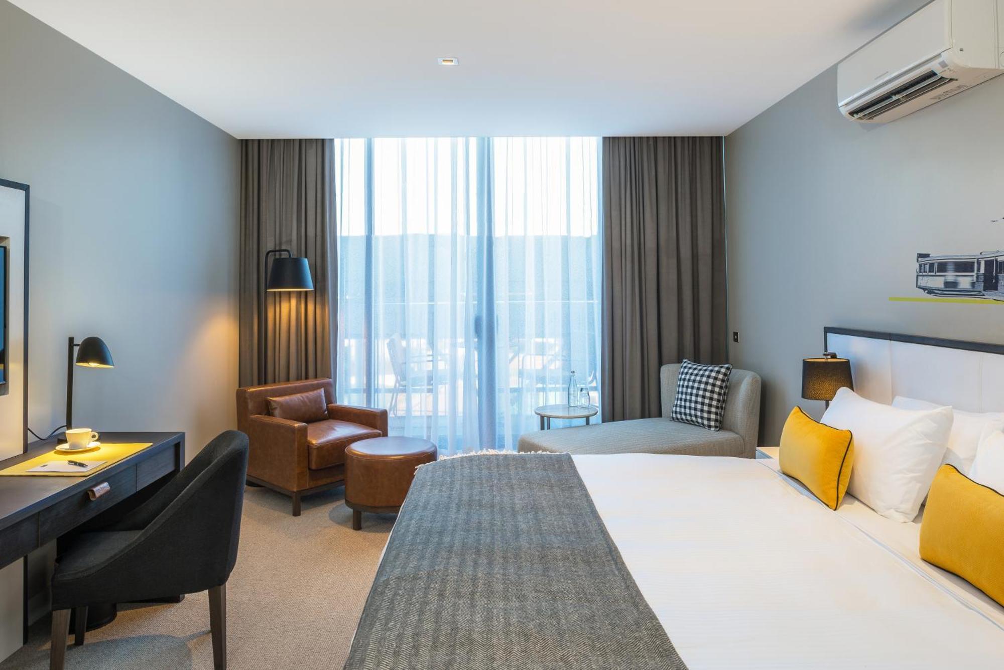 فندق Peppers Docklands ملبورن المظهر الخارجي الصورة A room at the hotel