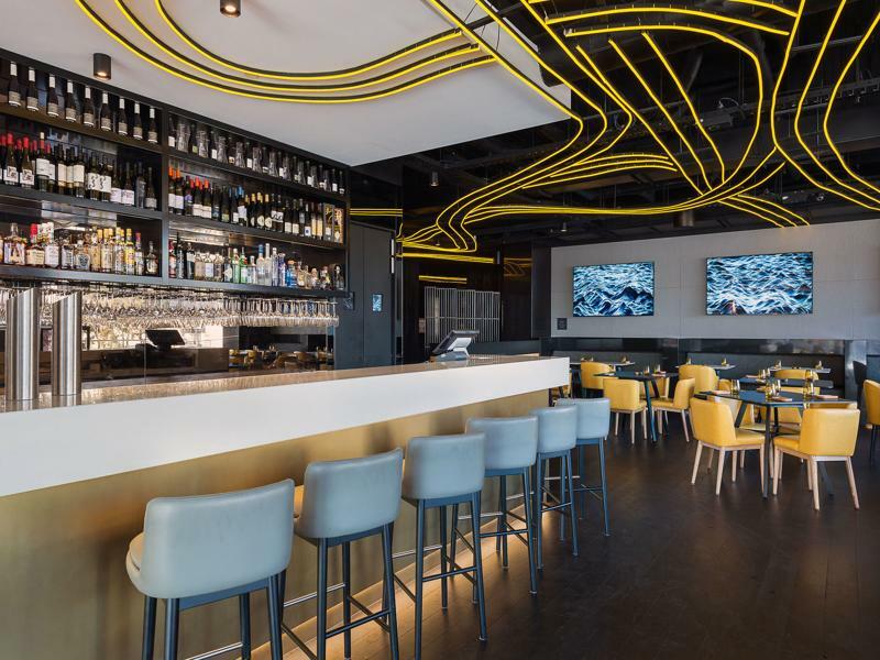 فندق Peppers Docklands ملبورن المظهر الخارجي الصورة The bar at the restaurant