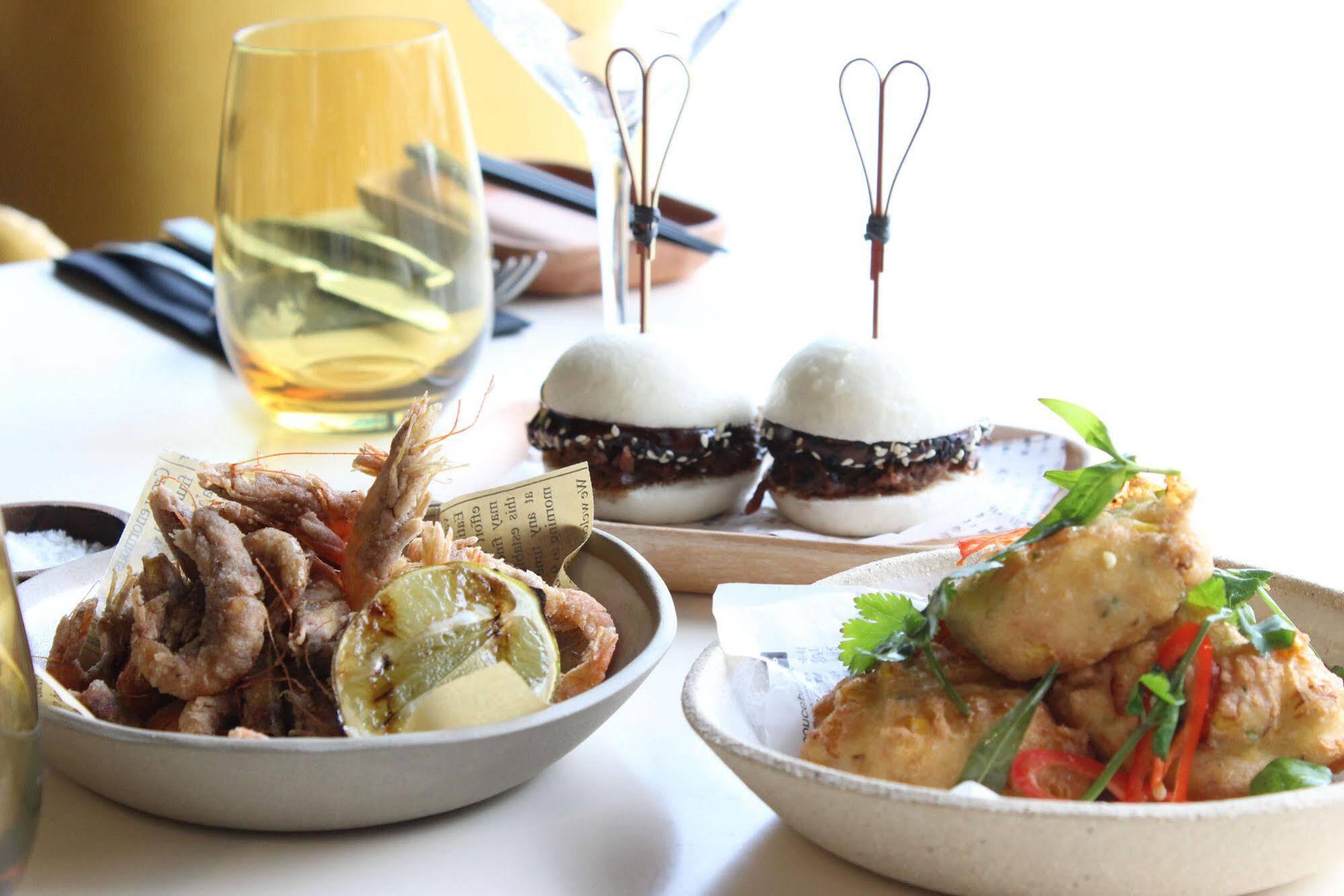 فندق Peppers Docklands ملبورن المظهر الخارجي الصورة A selection of tapas